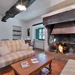 Castello Di Sarna *