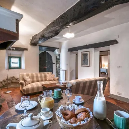 Castello Di Sarna 치우시 델라 베르나