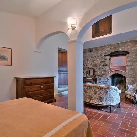 Castello Di Sarna 치우시 델라 베르나