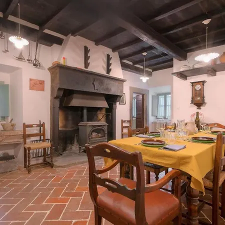 Castello Di Sarna 치우시 델라 베르나