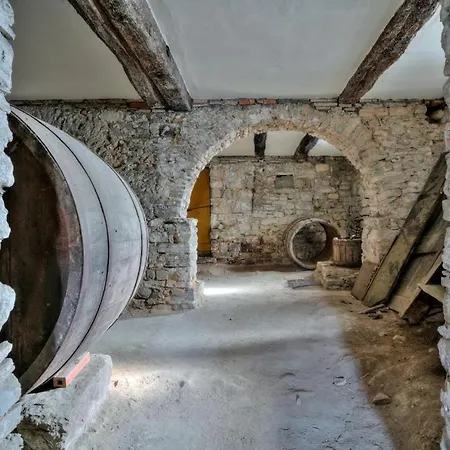 Castello Di Sarna